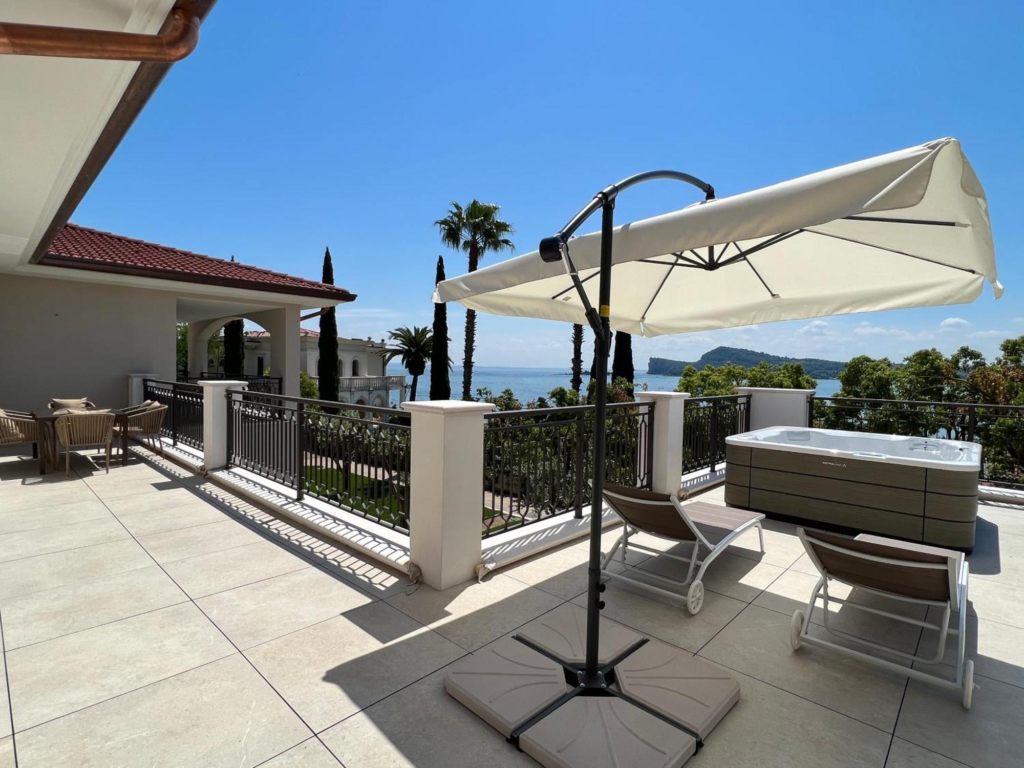 Villa Silvia Apartments San Felice del Benaco Exterior photo