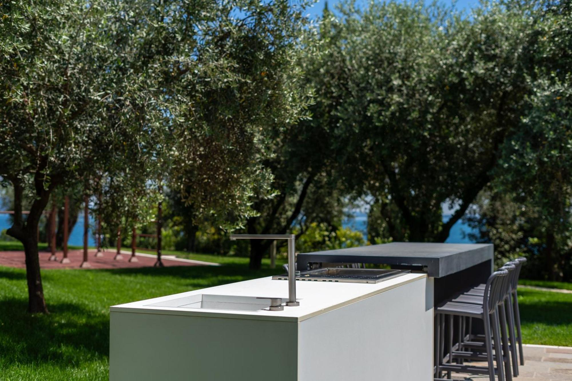 Villa Silvia Apartments San Felice del Benaco Exterior photo